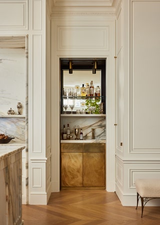 A kitchen alcove becomes a vintageinspired wet bar.